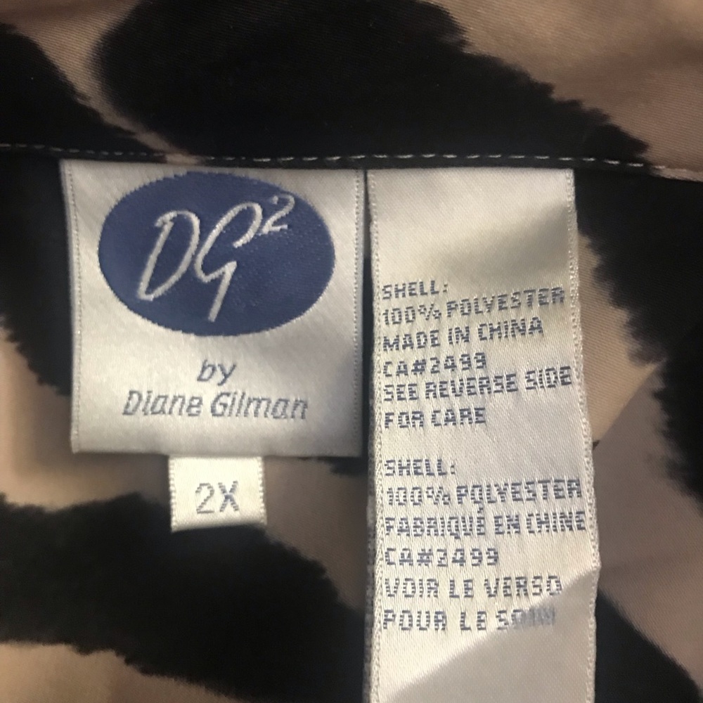 ⭐️Host pick⭐️DG2 animal print dress  with hidden front button closure - Picture 3 of 9